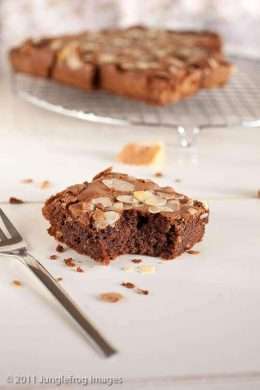 Almond brownies with amaretto | insimoneskitchen.com