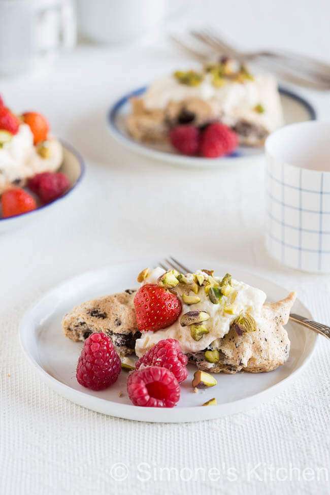 Chocolate meringue cakes | insimoneskitchen.com