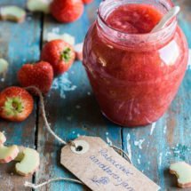rhubarb strawberry jam | insimoneskitchen.com