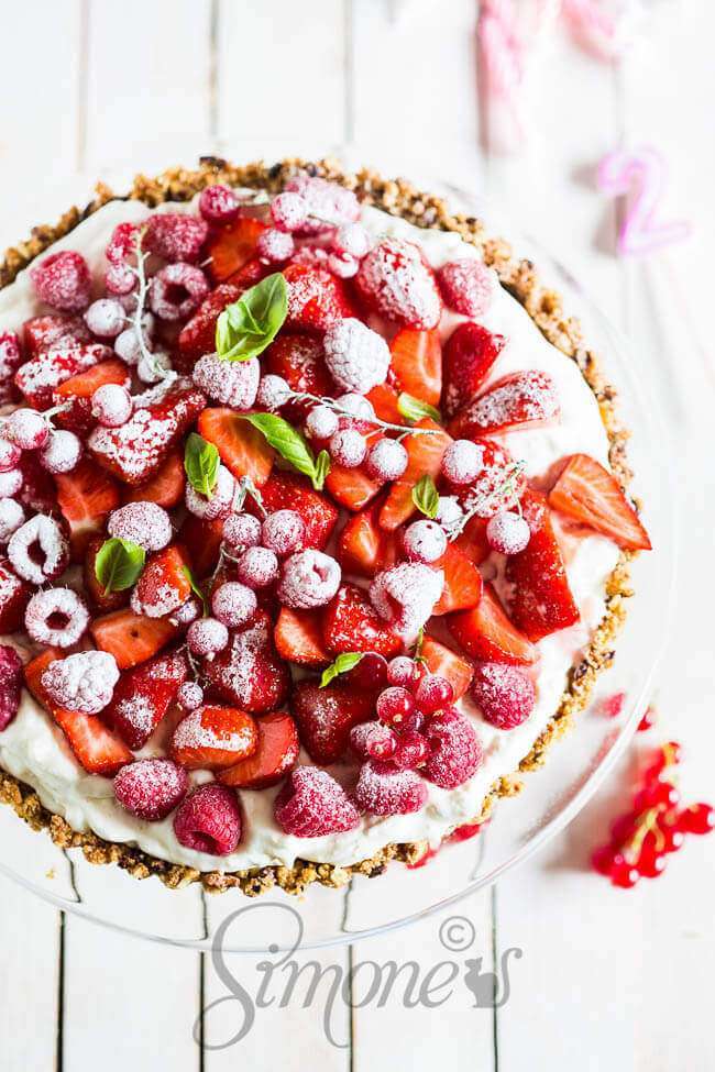 Strawberry and cookie and cream tart | insimoneskitchen.com