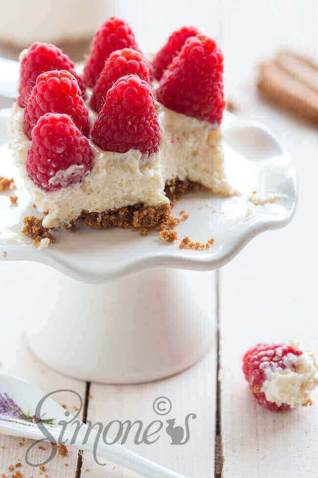 For those busy christmas days: supersimple raspberry cheesecake | insimoneskitchen.com
