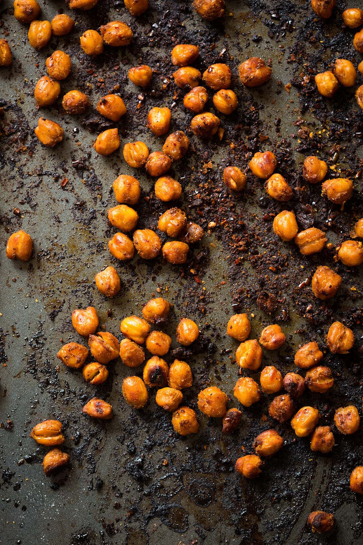 Baking tray with roasted chickpeas