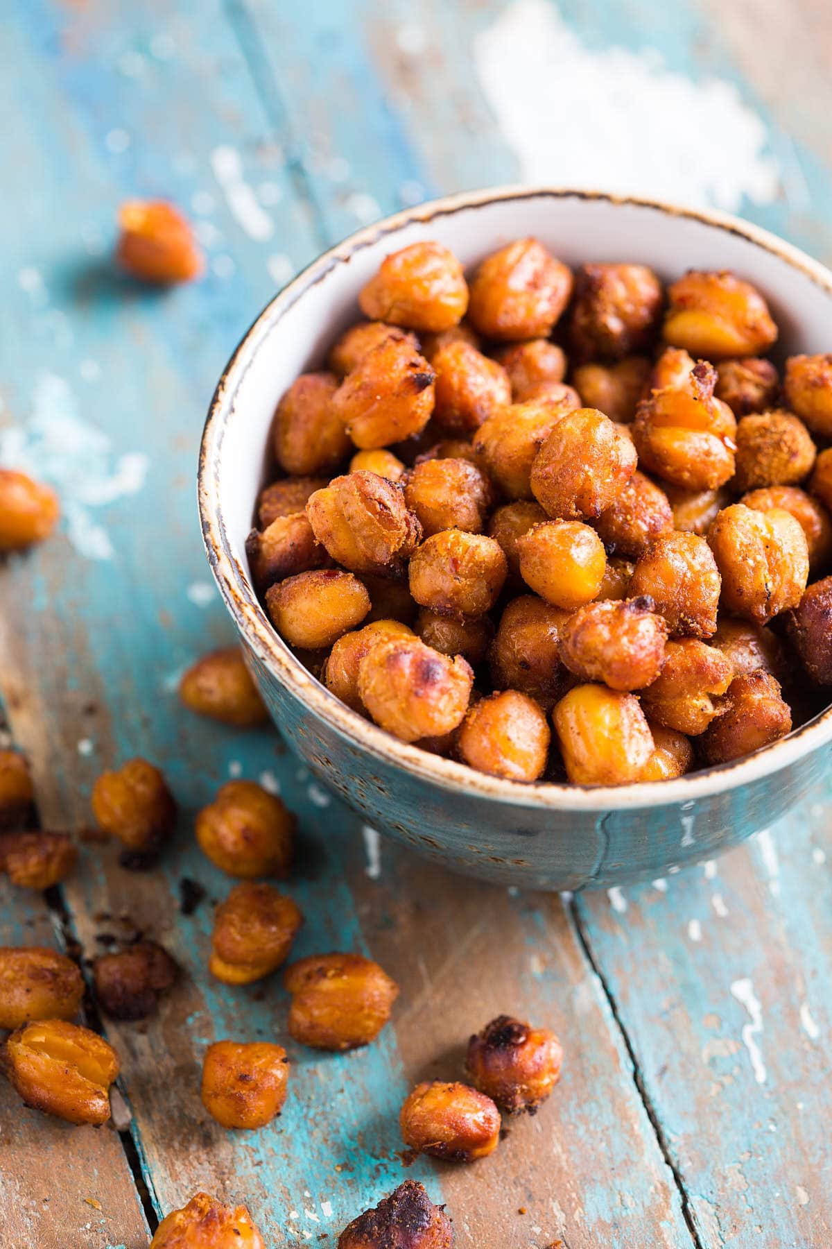Bowl with spicy roasted chickpeas