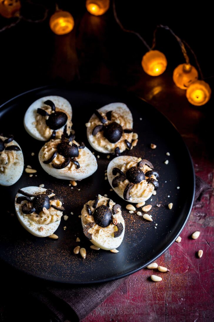 halloween deviled egg spiders