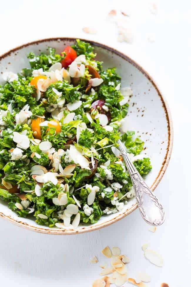 Kale salad with blue cheese