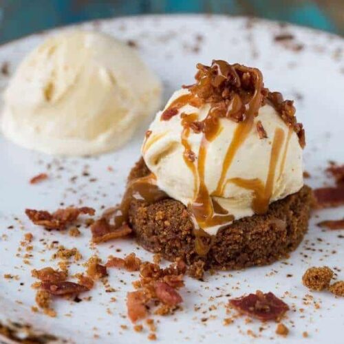 Delicious and quick dessert with bacon and caramel sauce | insimoneskitchen.com