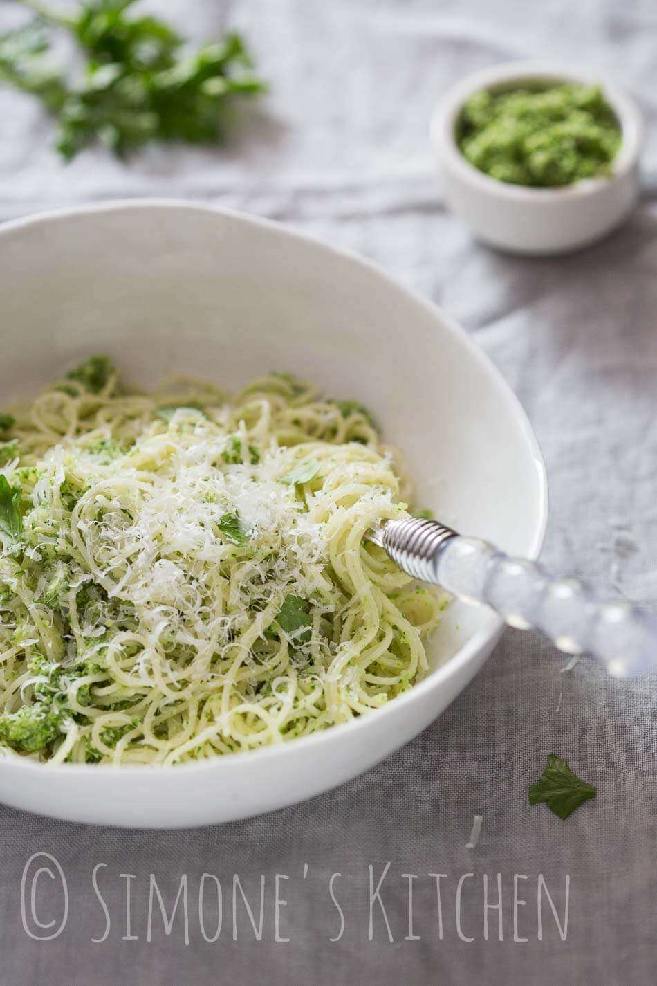 Delicious and simple pasta with broccoli pesto | insimoneskitchen.com