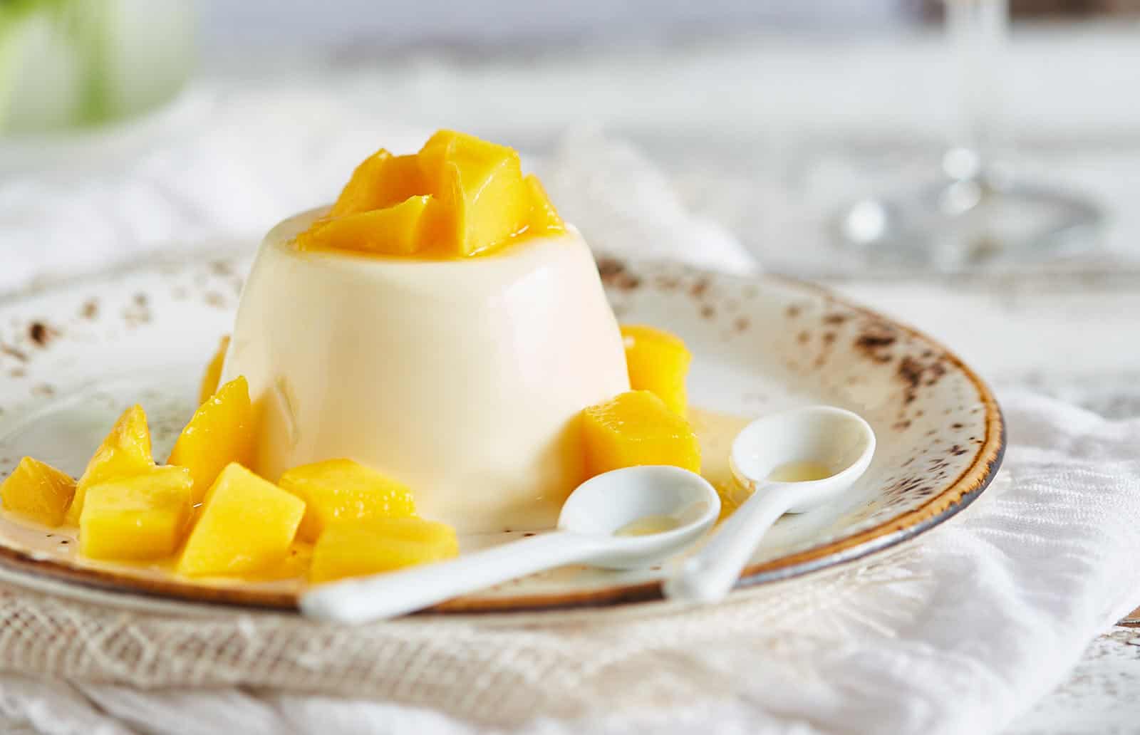 Panna cotta with mango and licor 43