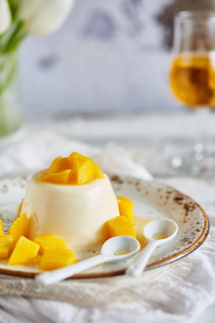 panna cotta with mango