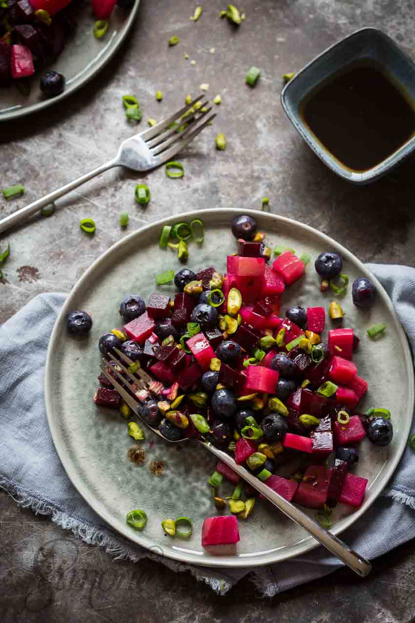 Beetroot and blue berry salad with pistache | insimoneskitchen.com