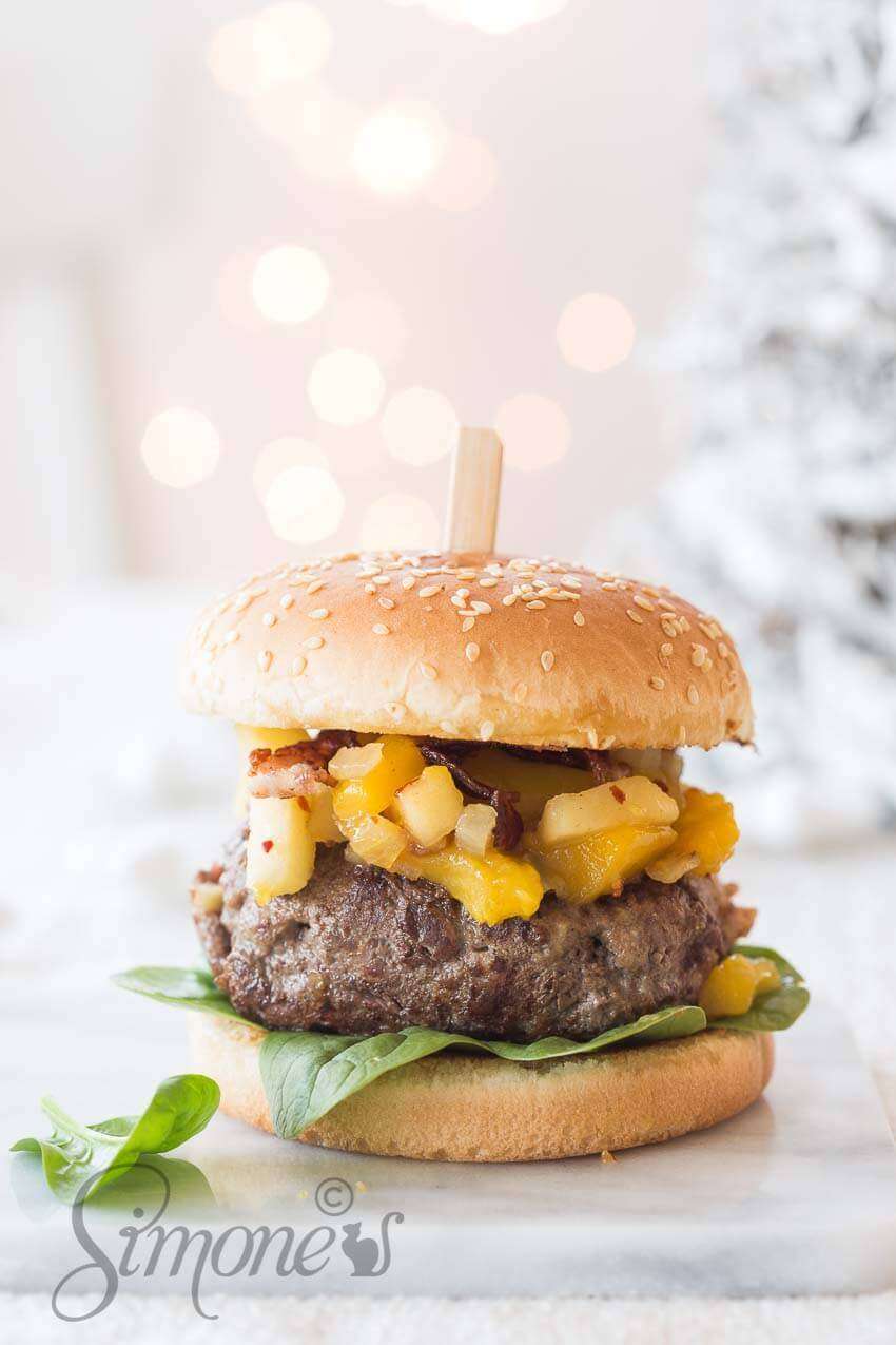 Christmas burger with mango chutney | insimoneskitchen.com