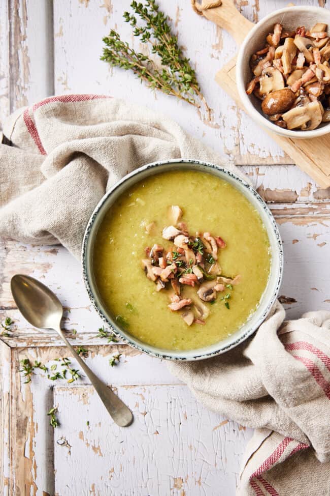 Leek soup with celery and mushrooms