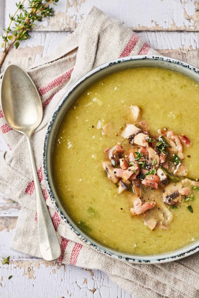 Leek soup with celery and mushrooms