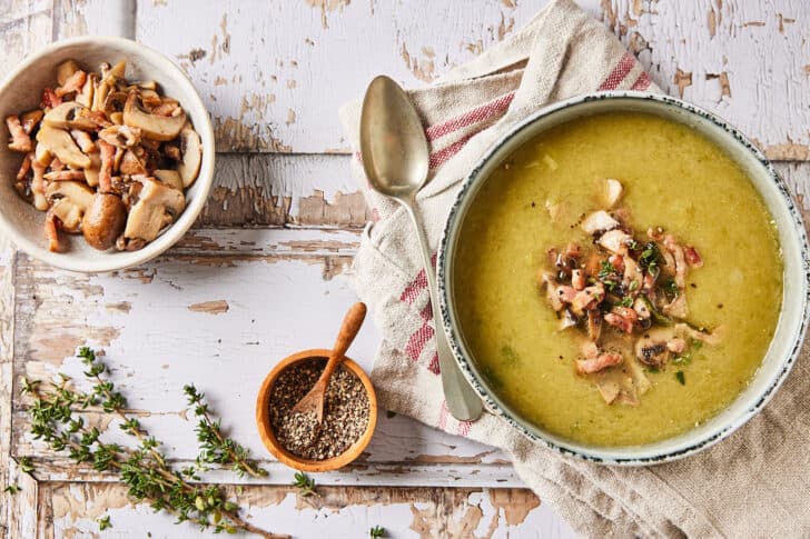 Leek soup with celery and mushrooms