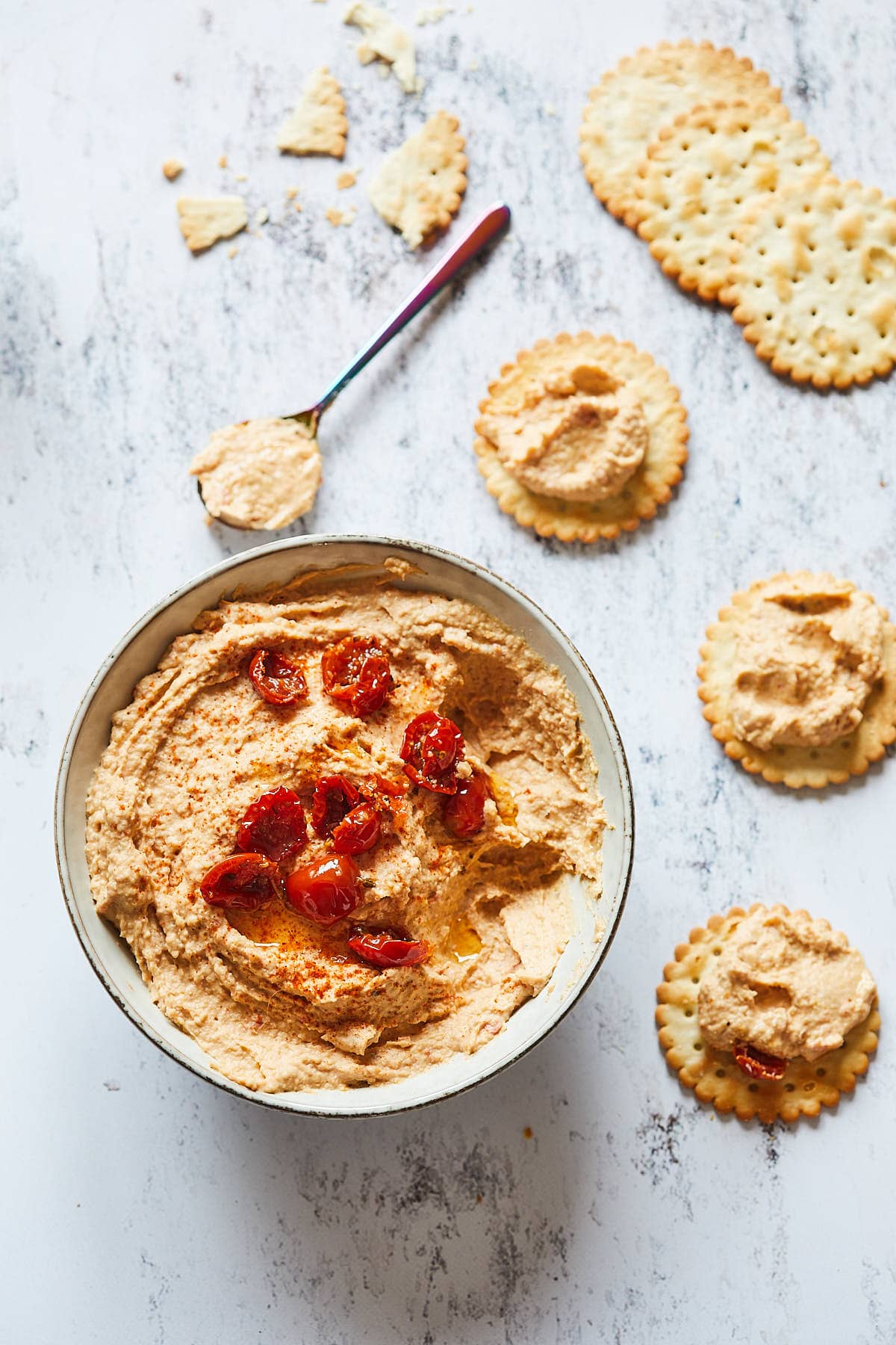 Garlic hummus with sun dried tomatoes