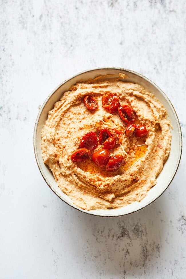 Garlic hummus