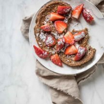 Vegan french toast with strawberries | insimoneskitchen.com