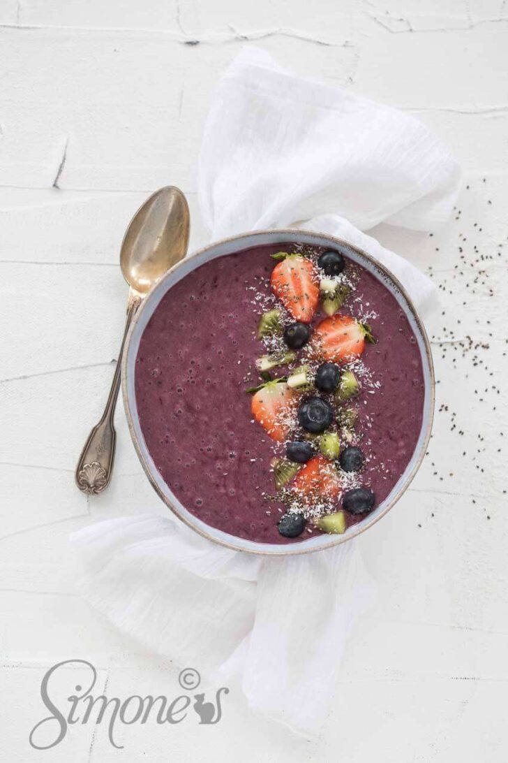 blueberry banana smoothie bowl