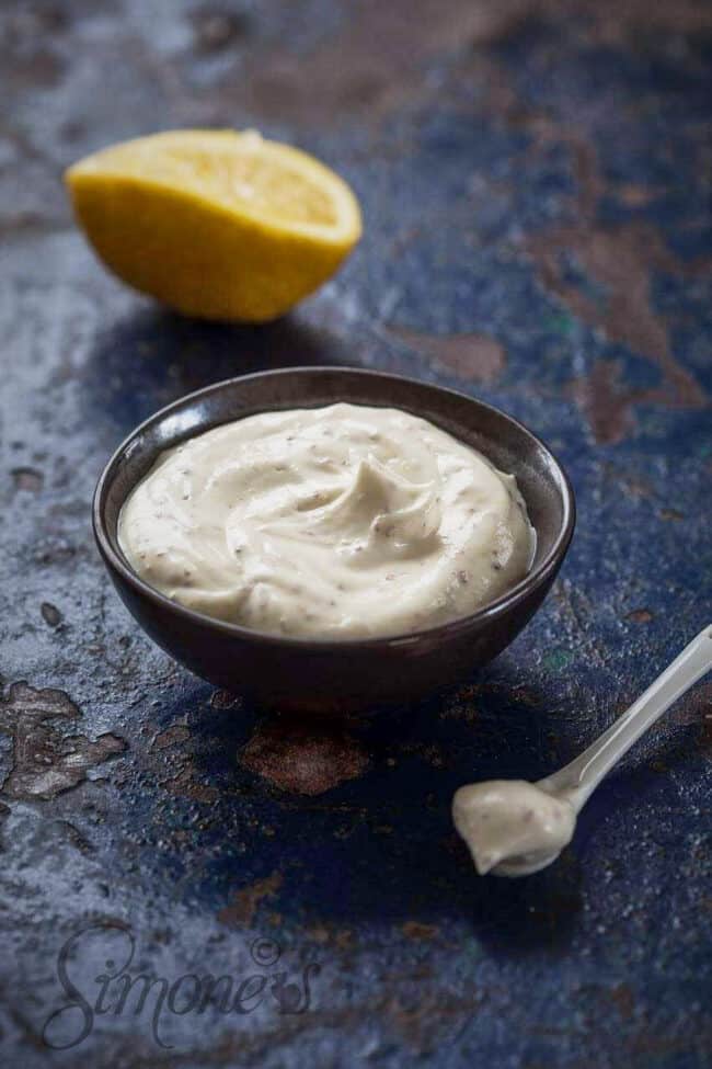 Easy homemade vegan mayonnaise with aquafaba (chickpea fluid)