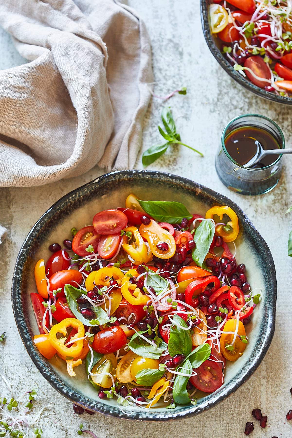 Tomato salad with bell pepper
