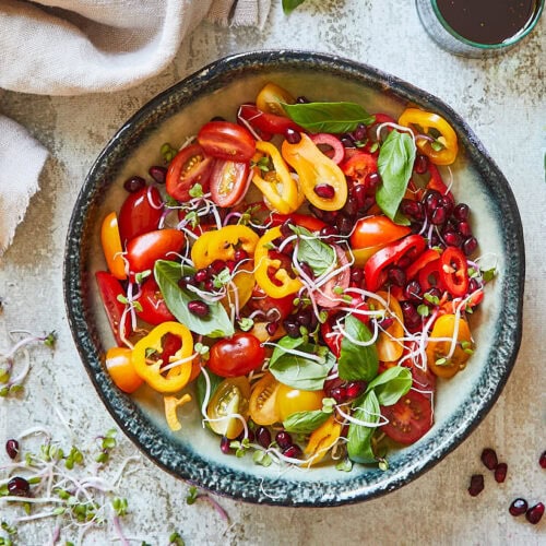 Tomato salad with bell pepper