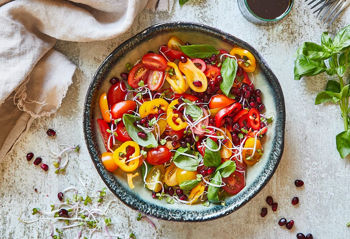 Tomato salad with bell pepper