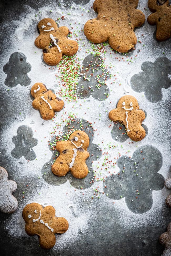 Gingerbread cookies with chocolate