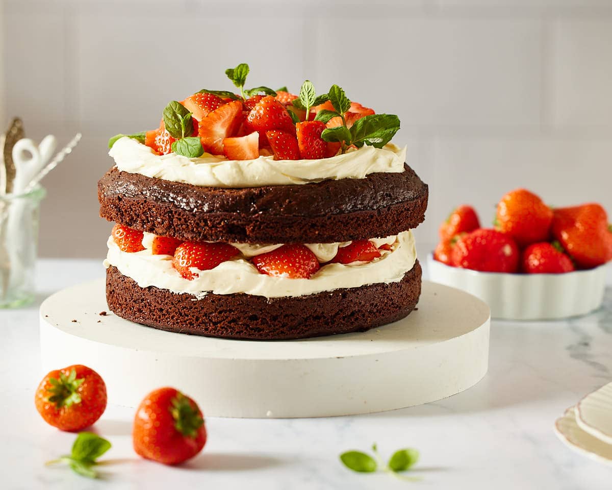 Chocolate cake with strawberries