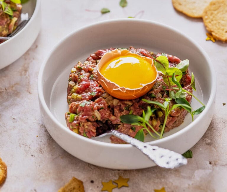 Classic steak tartare