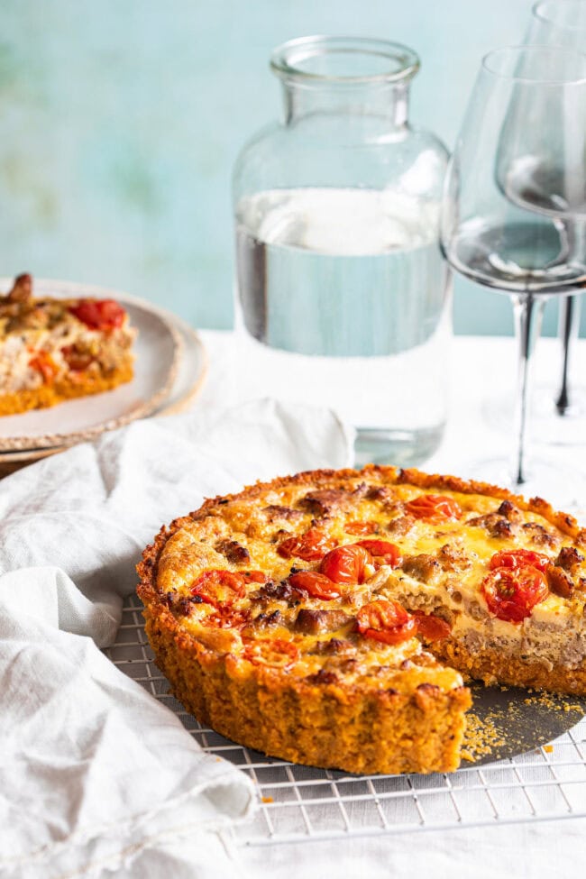 Pumpkin quiche with sausages