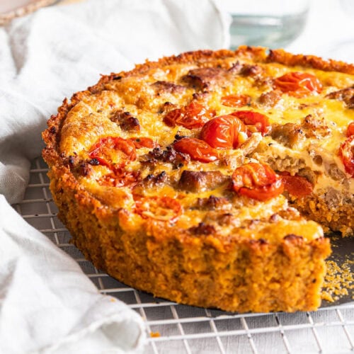 Pumpkin quiche with sausages