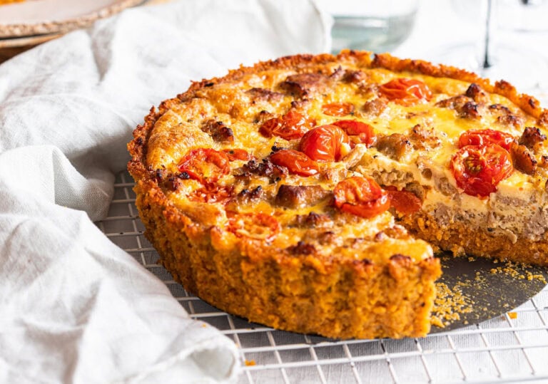 Pumpkin quiche with sausages