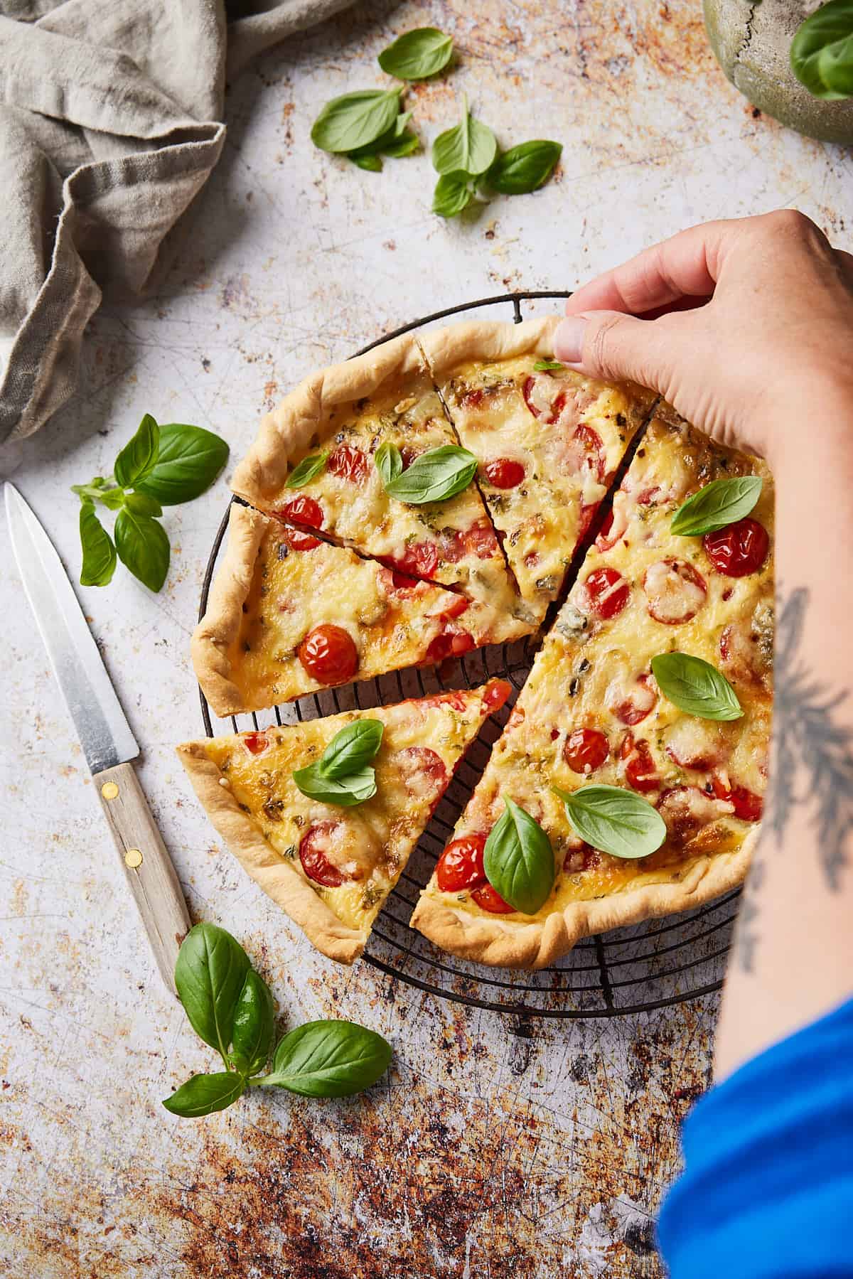 Savory tart with tomatoes