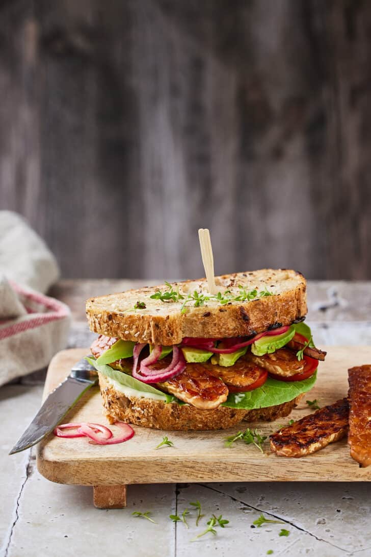 Sandwich with tempeh