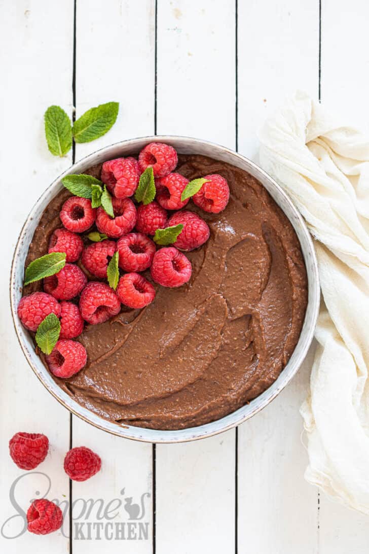 Avocado chocolate mousse with dates