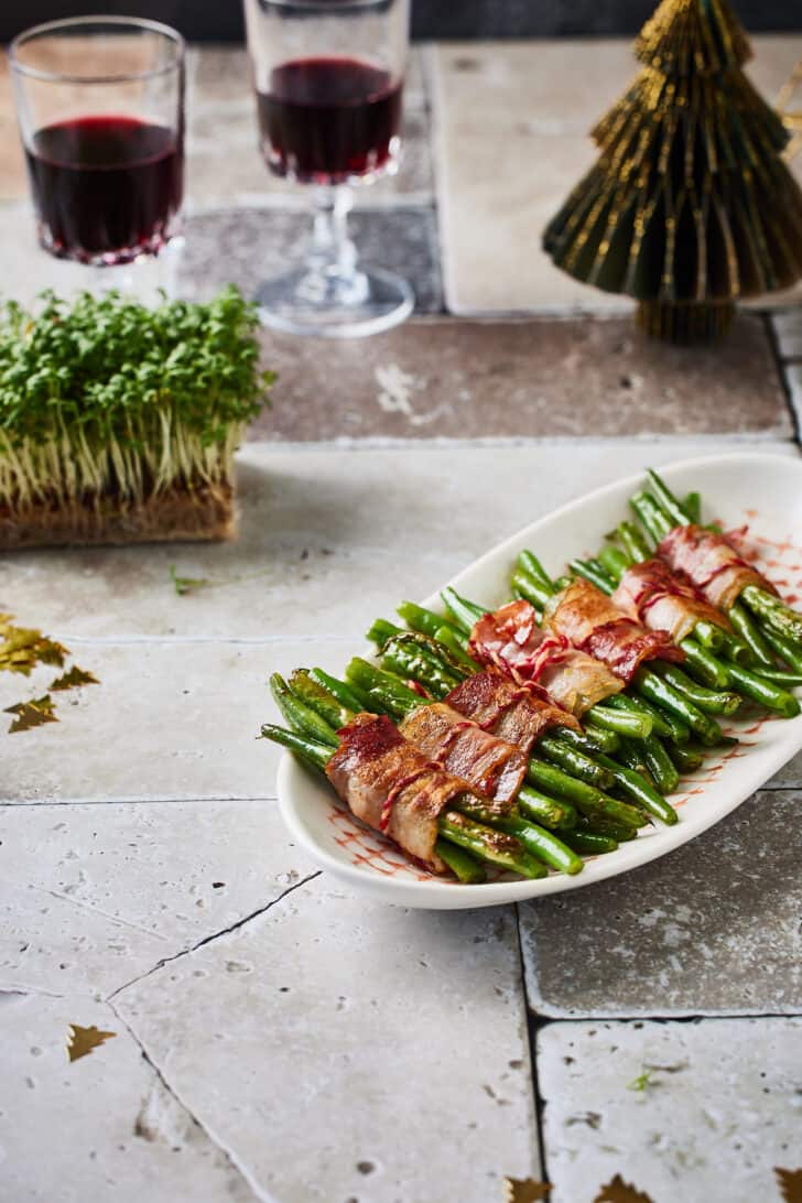 Grilled green beans with bacon