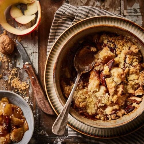 Apple crumble with walnuts