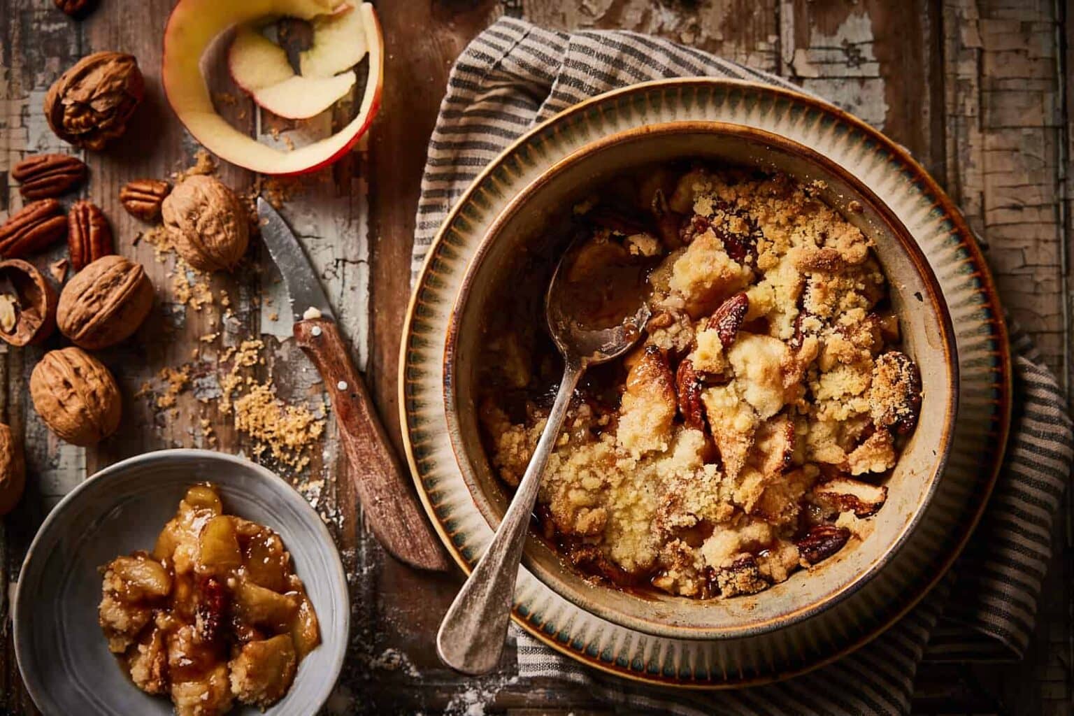 Apple crumble with walnuts