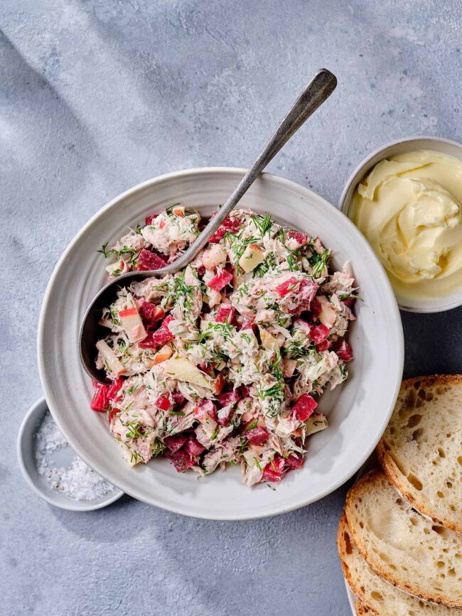 Mackerel salad with beetroot