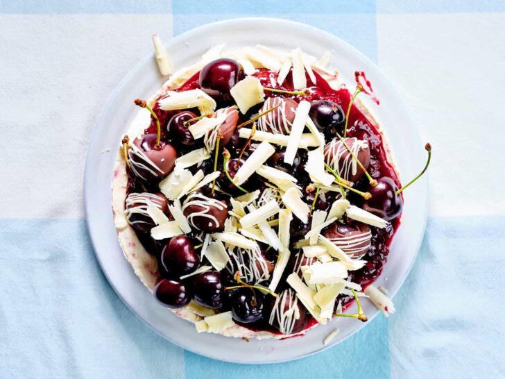 No bake cheesecake with cherries