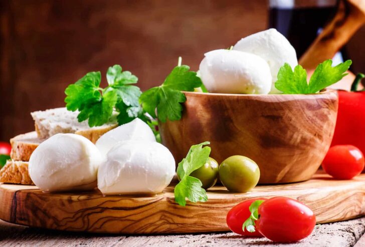 What is the difference between mozzarella and burrata