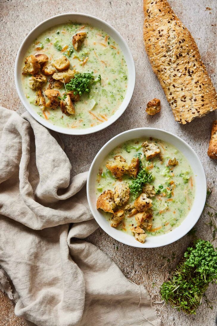 Broccoli soup with cheese