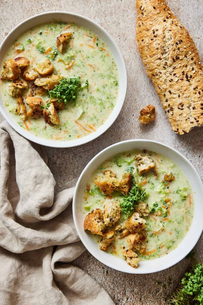 Broccoli soup with cheese