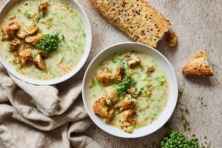 Broccoli soup with cheese