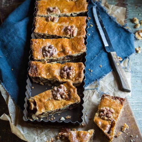 Walnut tart with caramel