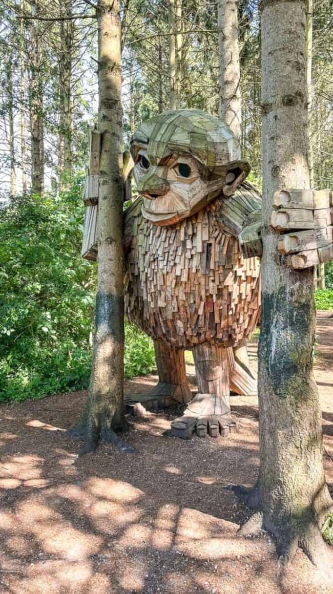 Wooden giants thomas dambo