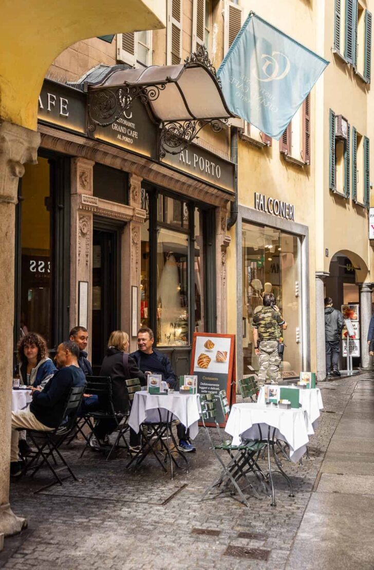 People everywhere enjoying themselves in lugano