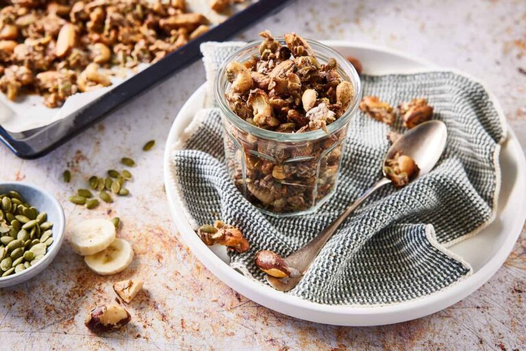 Banana granola