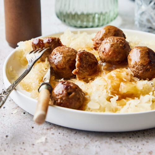 Sauerkraut with meatballs