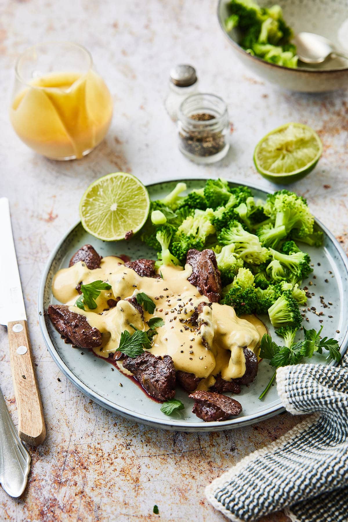 Plate with chicken livers and the mustard sauce, served with broccoli